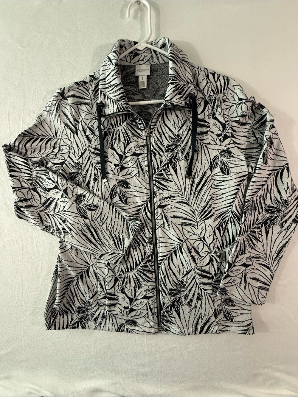 Chico's Black & White Leaf-Print Weekenders Zip Front Jacket